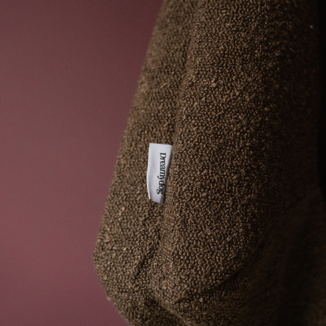 Dreamydog Hoes Bruin close up